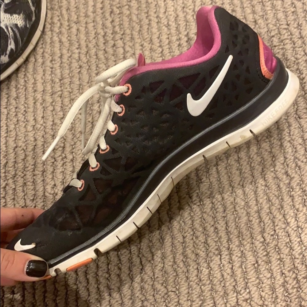 nike tennis shoes